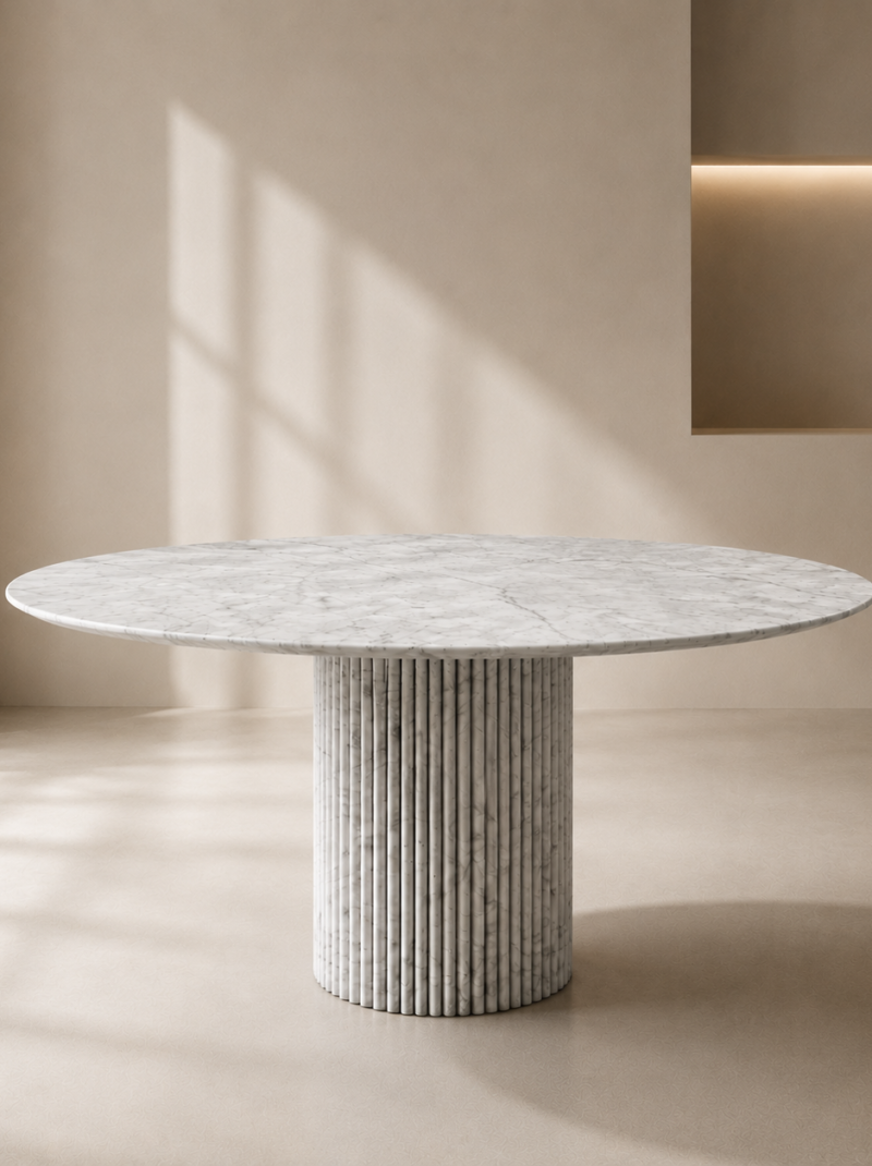 Carrare – Table ronde en marbre de Carrare avec piètement strié